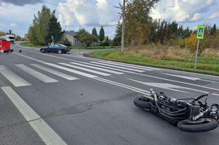 Ozorków. Śmiertelny wypadek. 55-letni motocyklista zginął w zderzeniu z osobówką [ZDJĘCIA]