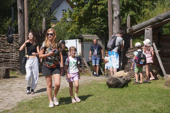 Dymarki 2024 w Nowej Słupi. Tłumy mieszkańców i turystów pod Świętym Krzyżem