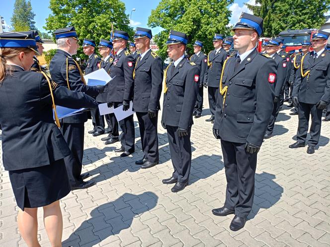 Akty nadania wyższych stopni służbowych odebrało w tym roku 21 strażaków z Komendy Miejskiej PSP w Siedlcach