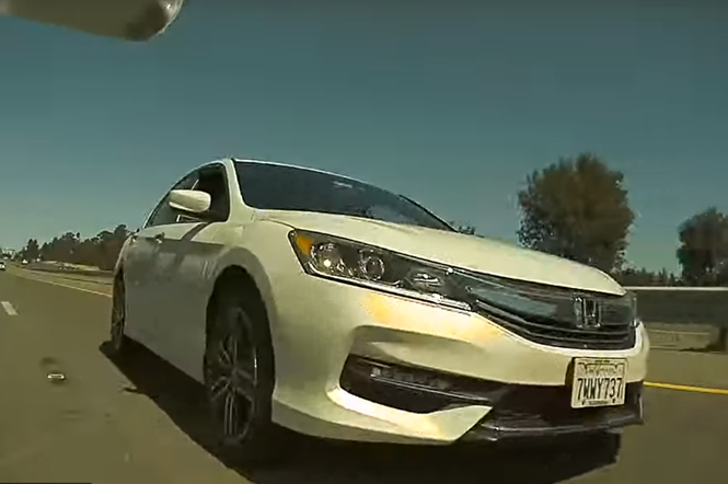 Honda uderzyła w Teslę na autostradzie