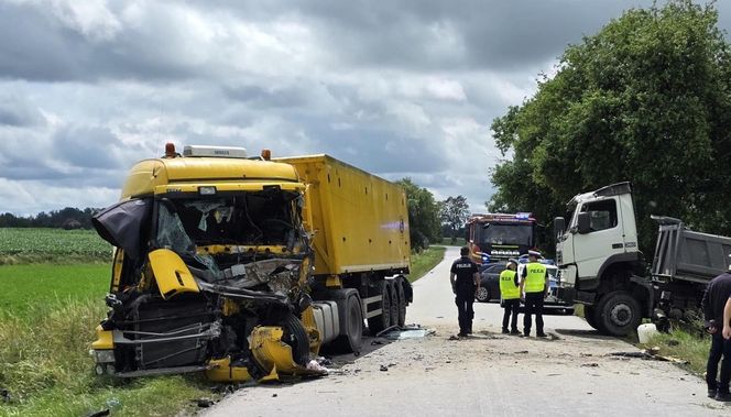  Dwie ciężarówki roztrzaskały się na drodze. Kierowca Scanii nie miał szans