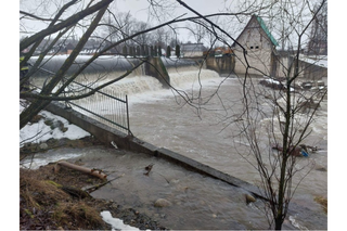 Roztopy w Małopolsce. Zalane piwnice i drogi
