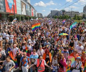 „Czas na równość jest teraz”. Ulicami Warszawy przeszła Parada Równości [GALERIA]