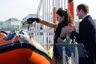 Kate Middleton i książę William ochrzcili łódź. Przyszła królowa zdobywa serca poddanych ZDJĘCIA 
