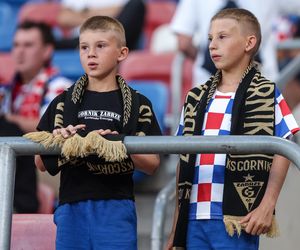 Górnik Zabrze - Termalica Nieciecza. Niesamowita atmosfera na Arenie Zabrze! Kibice Górnika dopingują swoją drużynę