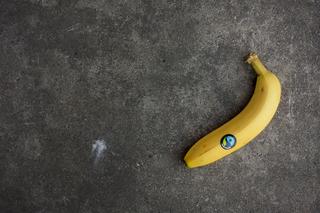 Student zjadł banana, bo był głodny. Owoc warty był 120 tysięcy dolarów 