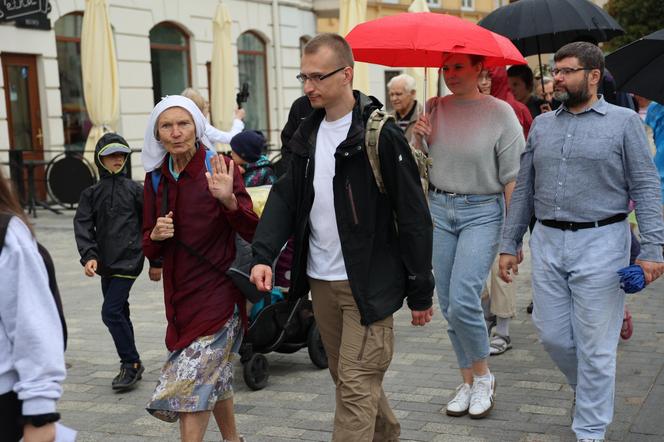 Lubelska Piesza Pielgrzymka na Jasną Górę 2024. Pątnikom deszcz niestraszny!