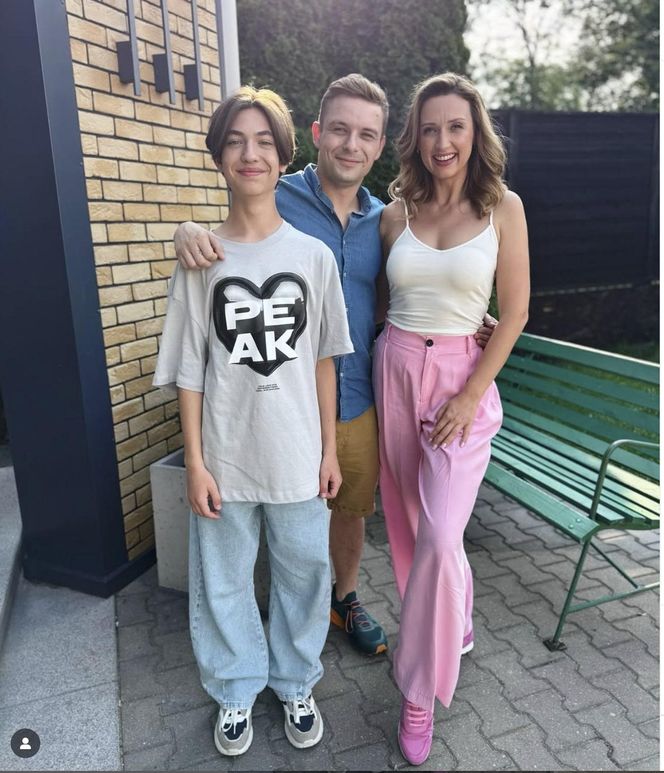 Barwy szczęścia. Asia (Anna Gzyra-Augustynowicz), Emil (Artem Malaszczuk), Hubert (Marek Molak)