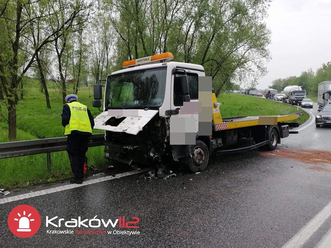 Koszmarny wypadek na obwodnicy Krakowa. Wśród rannych małe dziecko, lądował śmigłowiec