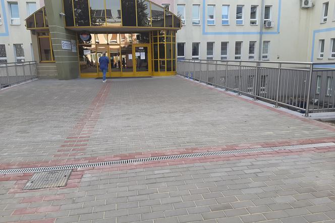 Wejście główne do Radomskiego Szpitala Specjalistycznego 