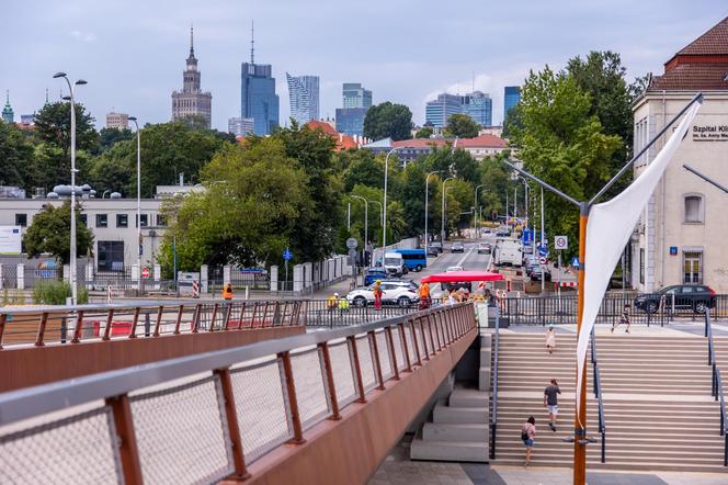 Wisłostrada. Budowa przejścia do kładki przez Wisłę