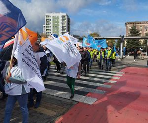 Hutnicy i koksownicy wyszli na ulice w Dąbrowie Górniczej. Apel do rządu o ratunek dla branży i tysięcy miejsc pracy