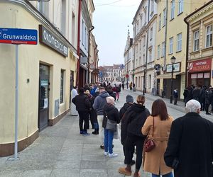 Rzeszowianie tłumnie ruszyli po pączki w Tłusty Czwartek 