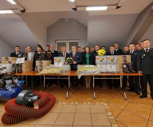Strażacy ochotnicy z gminy Zbuczyn otrzymali nowy sprzęt 