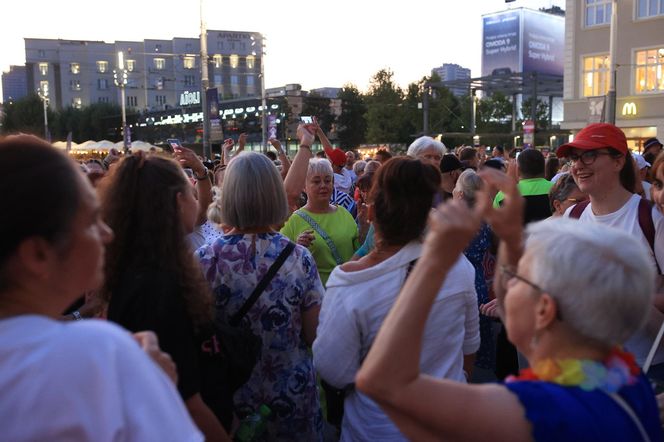 Potańcówka przed Teatrem Śląskim w Katowicach (09.08)