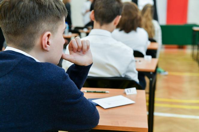Egzamin ósmoklasisty 2022 polski - ile trwa minut? Kiedy start, kiedy koniec?