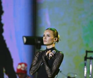 Steczkowska w czerwieni i Margaret w futrze. Tak gwiazdy wystroiły się na koncert 11 listopada [GALERIA]