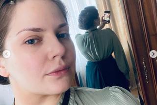 Polowanie na ćmy na planie. Hela Brzozowska (Melania Grzesiewicz)