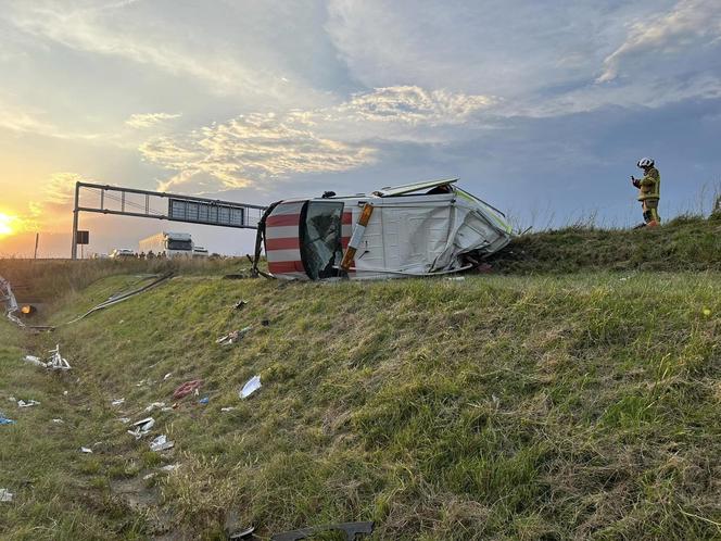 Wypadek na A4 pod Krapkowicami. Osiem osób rannych po zderzeniu autobusa i busa [ZDJĘCIA]