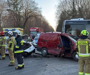 Wola Suchożebrska: Zderzenie dwóch osobówek i autobusu