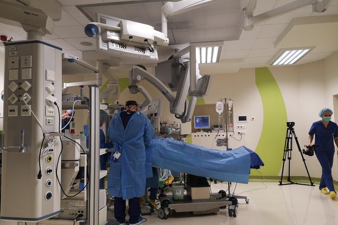 Pierwsze w Polsce wszczepienie nowatorskiego aktywnego implantu przewodnictwa kostnego