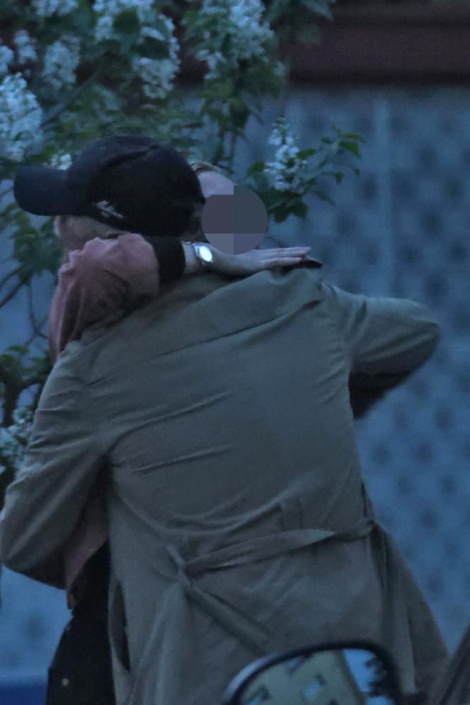 Andrzej Chyra smyra i całuje