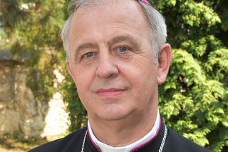 Wielkanoc inna niż wszystkie. Biskup Jan składa życzenia na YouTube