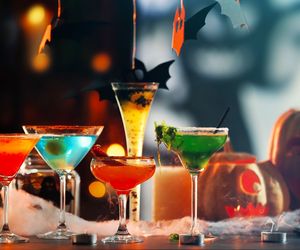 Odjechane drinki na Halloween - 7 strasznych przepisów na napoje z procentami i bez!