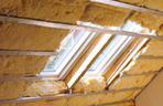 Ocieplenie dachu: jakiej grubości materiałem izolacyjnym ocieplić dach