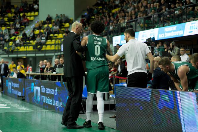 Informacja prosto od sztabu medycznego naszej drużyny: Drew Gordon doznał urazu skrętnego stawu kolanowego. Jutro rano przejdzie szczegółowe badania