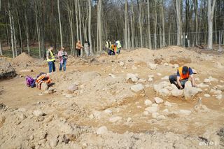 Archeolodzy pracujący w miejscu, gdzie znaleziono kurhany
