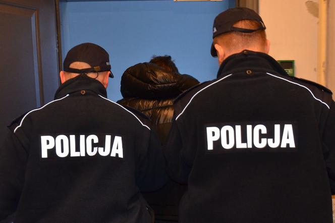 19-latek wyłudził OGROMNĄ SUMĘ metodą na policjanta. Grozi mu DŁUGA ODSIADKA