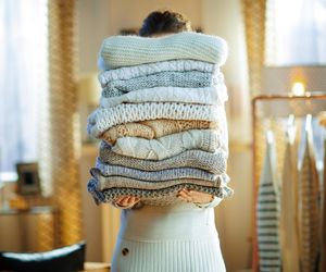 Twój sweter może szkodzić zdrowiu bardziej niż myślisz. Oto, co kryje się w syntetykach, które nosisz codziennie