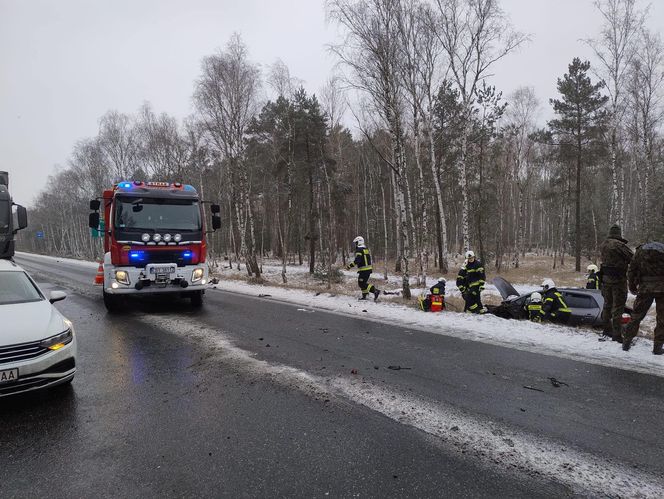 Wypadek na DK 10 w Solcu Kujawskim! Jedno z aut wylądowało w rowie [ZDJĘCIA]