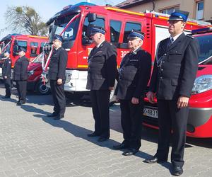 Pięć aut pożarniczych oficjalnie przekazano do służby