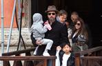 Brad Pitt i Angelina Jolie z dziećmi