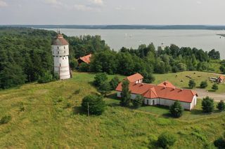 Wieża ciśnień nad jeziorem na Mazurach do wynajęcia