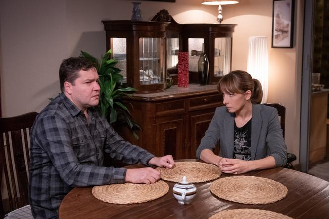 Na Wspólnej odcinek 2842. Michał (Robert Kudelski), Iga (Lidia Sadowa)