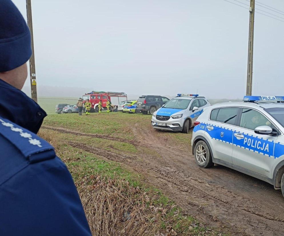 Tragiczny finał poszukiwań. Ciało mężczyzny znalezione na podmokłym polu