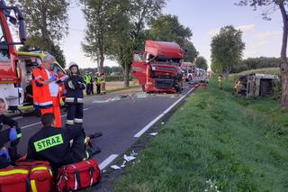 Zderzenie ciągnika siodłowego i śmieciarki na DK 19 w Turowie. Trzy osoby trafiły do szpitala