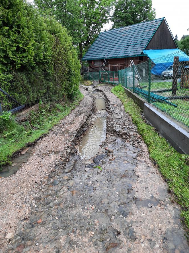 Węglówka. Górski potok porwał drogę! Ogromna skala zniszczeń