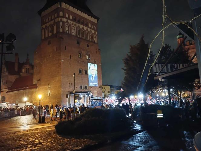 Światełko dla Pawła Adamowicza. Tłumy na wiecu w Gdańsku 