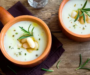 Mega prosta zupa o bardzo bogatym smaku. Wystarczy 8 składników na cały garnek