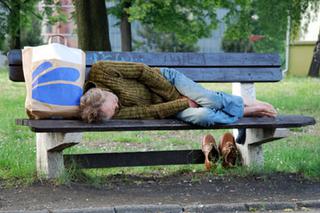 WARSZAWA: Bezdomni w komunikacji miejskiejW naszym mieście widać coraz więcej bezdomnych