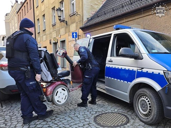 Policjanci pomogli seniorce