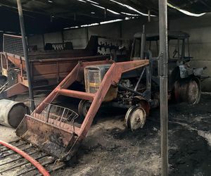 Duży pożar na terenie gospodarstwa w Zaborówcu koło Leszna