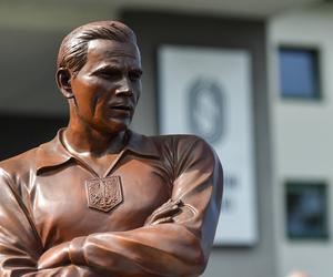 Gerard Cieślik, legenda Ruchu Chorzów ma swój pomnik. Pod Stadionem Śląskim