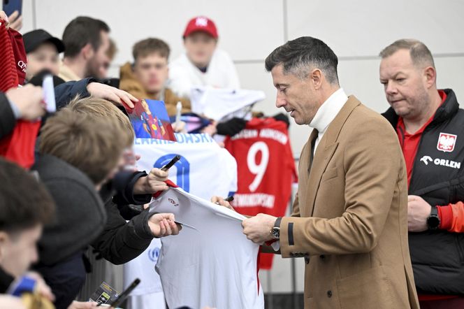 Alvarez wygadał się w sprawie Roberta Lewandowskiego w Barcelonie! Dużo, dużo niższa pensja