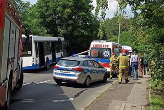 Wypadek autobusu w Katowicach. Pasażerowie są ranni. Zobacz zdjęcia