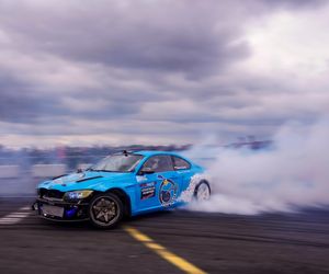 SkillZone Festiwal - motoryzacyjne emocje na lotnisku w Mielcu